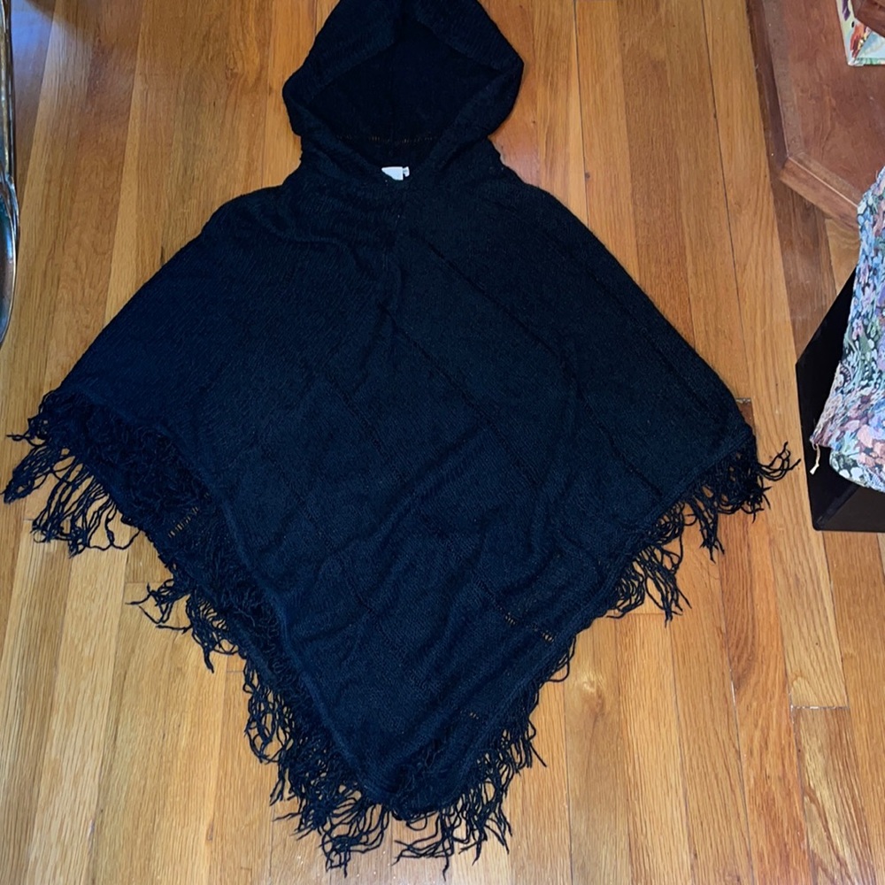 STEVE MADDEN BLACK HOODED PONCHO SMALL EXCELLENT CONDITION. LIGHTWEIGHT